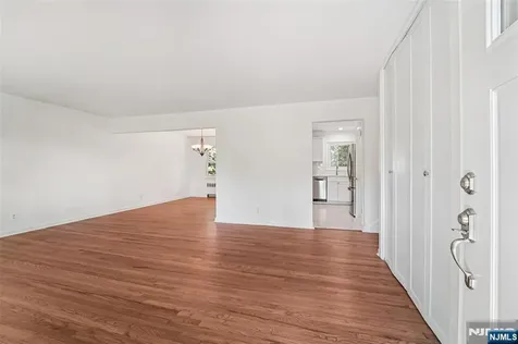 12 Spruce Ho-ho-kus NJ 07423