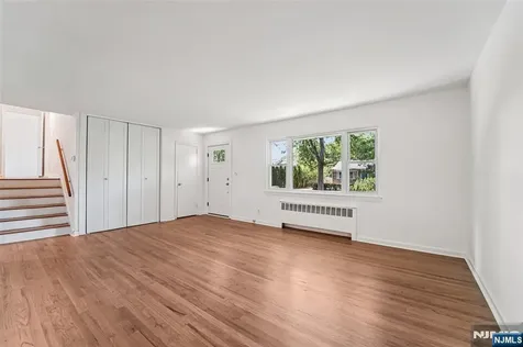 12 Spruce Ho-ho-kus NJ 07423
