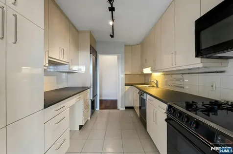 5 Horizon Road Fort Lee NJ 07024