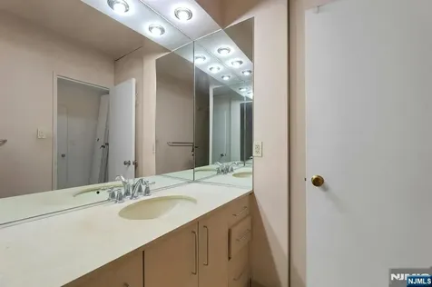 5 Horizon Road Fort Lee NJ 07024