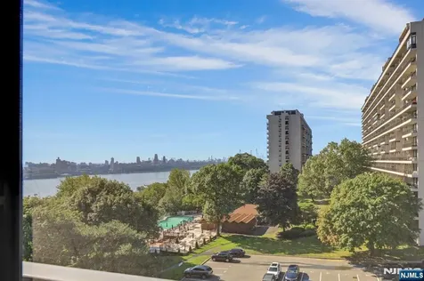 5 Horizon Road Fort Lee NJ 07024