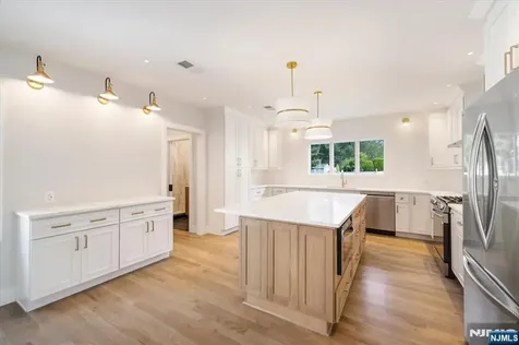 199 Midwood Road Paramus NJ 07652