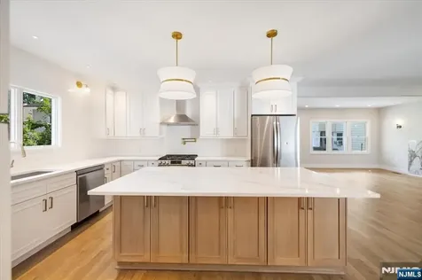 199 Midwood Road Paramus NJ 07652