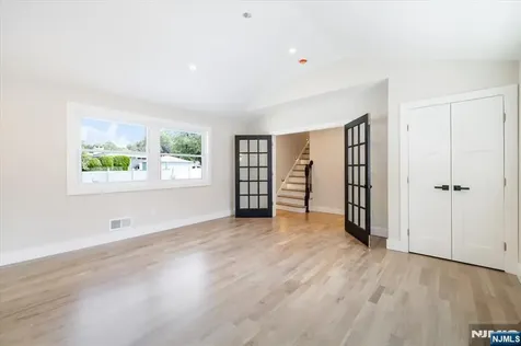 199 Midwood Road Paramus NJ 07652