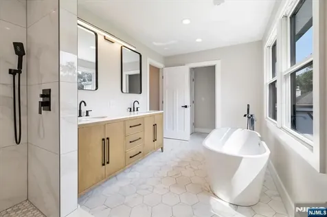 199 Midwood Road Paramus NJ 07652