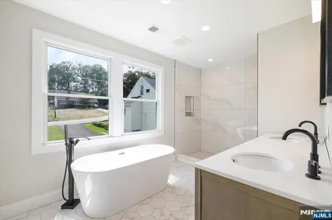 199 Midwood Road Paramus NJ 07652