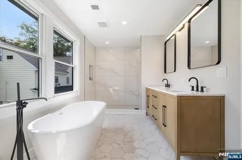 199 Midwood Road Paramus NJ 07652
