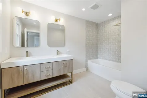 199 Midwood Road Paramus NJ 07652