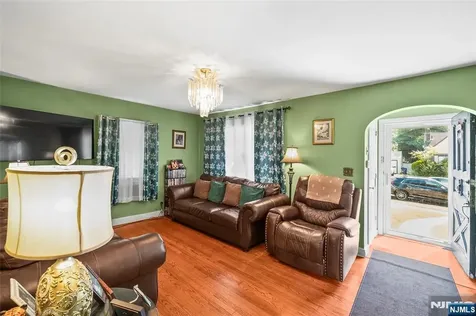 448 Sutton Avenue Hackensack NJ 07601