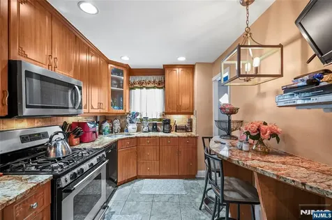 448 Sutton Avenue Hackensack NJ 07601