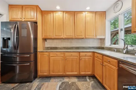 88 Hill Court Pompton Lakes NJ 07442