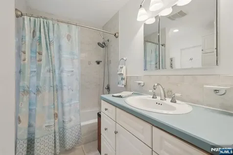 88 Hill Court Pompton Lakes NJ 07442