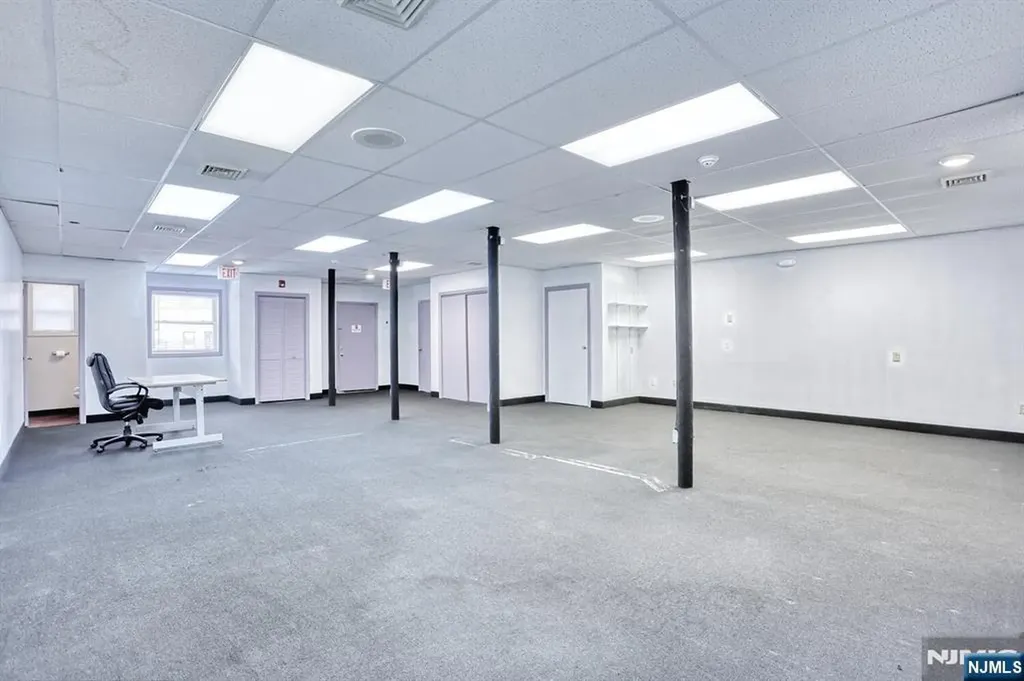 24 Lakeside Avenue Pompton Lakes NJ 07442