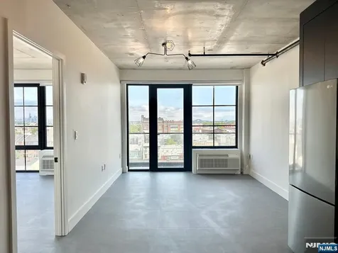 65 Mcwhorter Street Newark NJ 07105