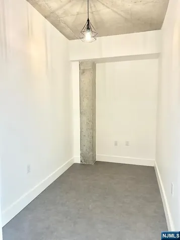 65 Mcwhorter Street Newark NJ 07105