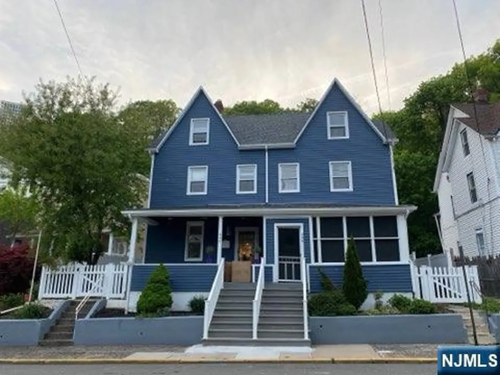 454 Undercliff Avenue Edgewater NJ 07020