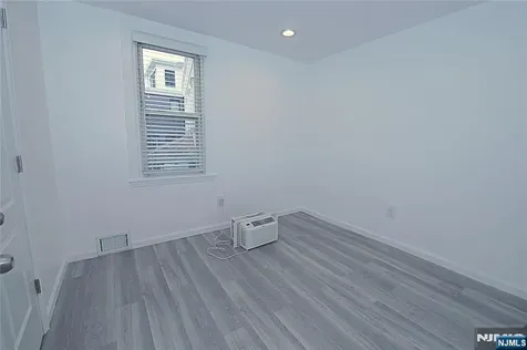 454 Undercliff Avenue Edgewater NJ 07020