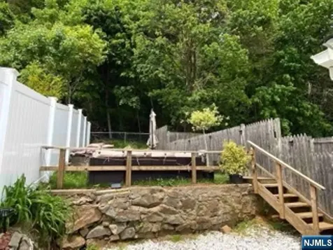 454 Undercliff Avenue Edgewater NJ 07020