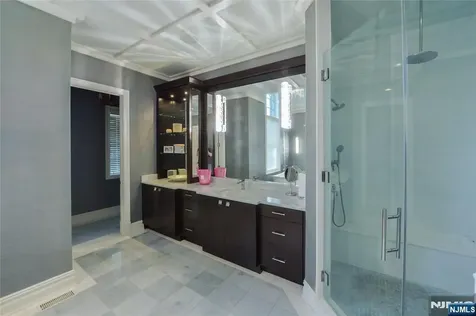134 Cortland Drive Saddle River NJ 07458