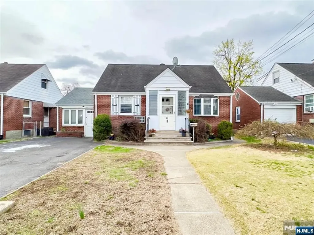 68 17th Avenue Elmwood Park NJ 07407