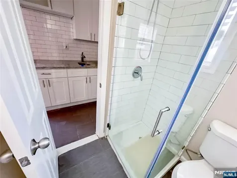 68 17th Avenue Elmwood Park NJ 07407