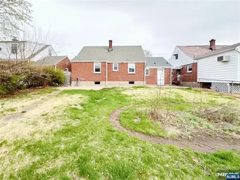 68 17th Avenue Elmwood Park NJ 07407