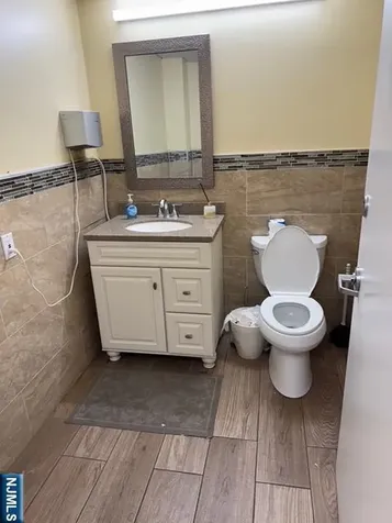 21 Ise Street South Hackensack NJ 07606