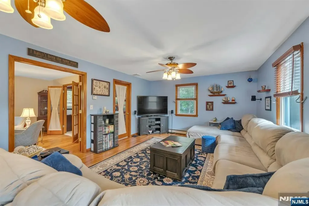 93 E Hillside Drive Bloomingdale NJ 07403