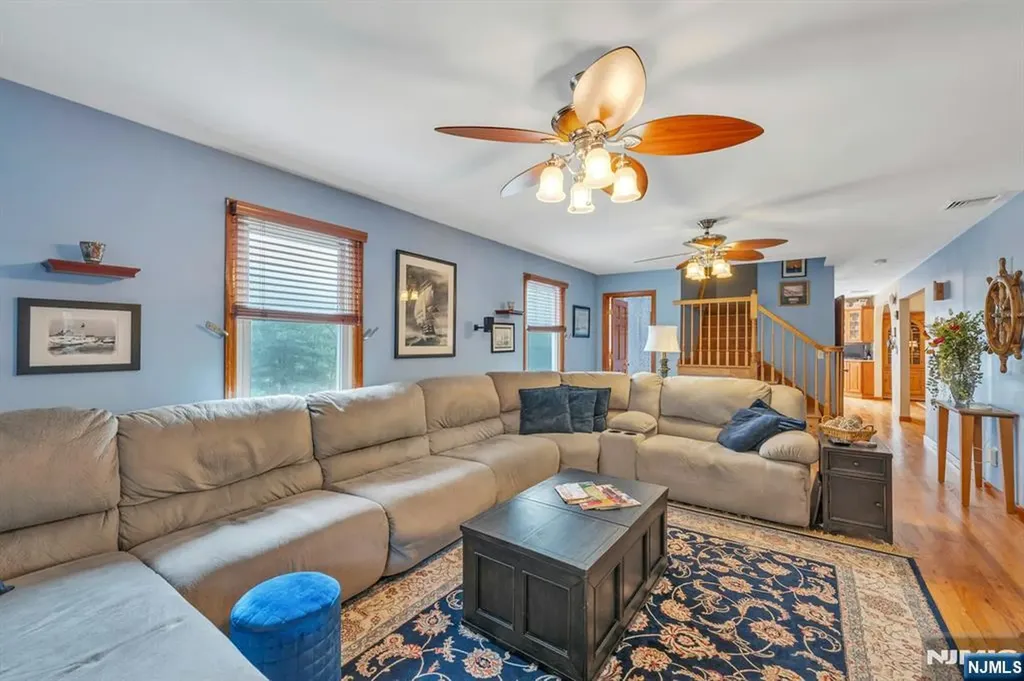 93 E Hillside Drive Bloomingdale NJ 07403