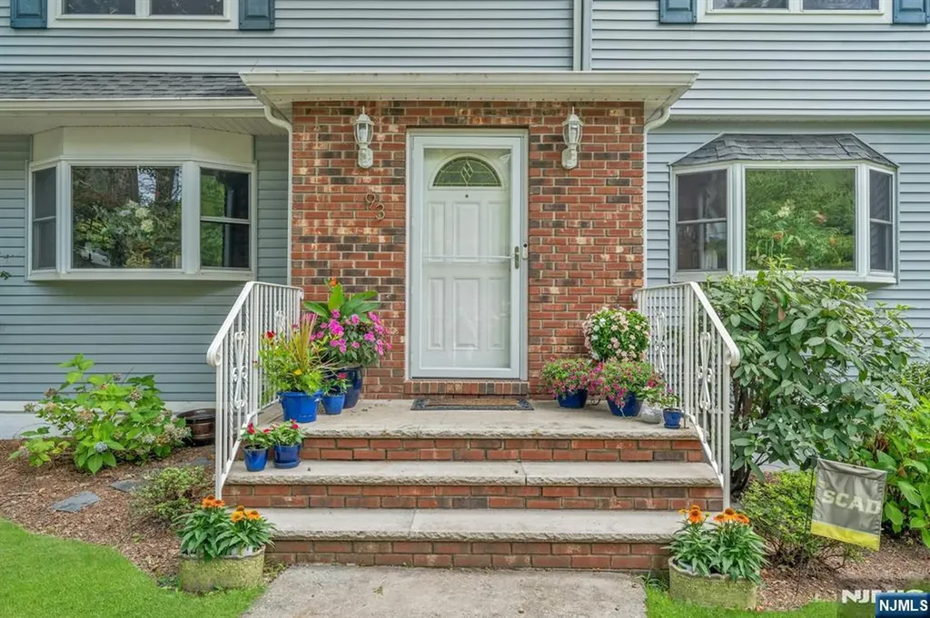 93 E Hillside Drive Bloomingdale NJ 07403