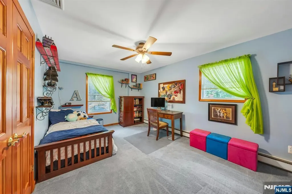 93 E Hillside Drive Bloomingdale NJ 07403