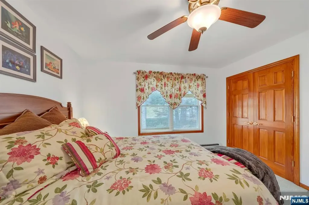 93 E Hillside Drive Bloomingdale NJ 07403