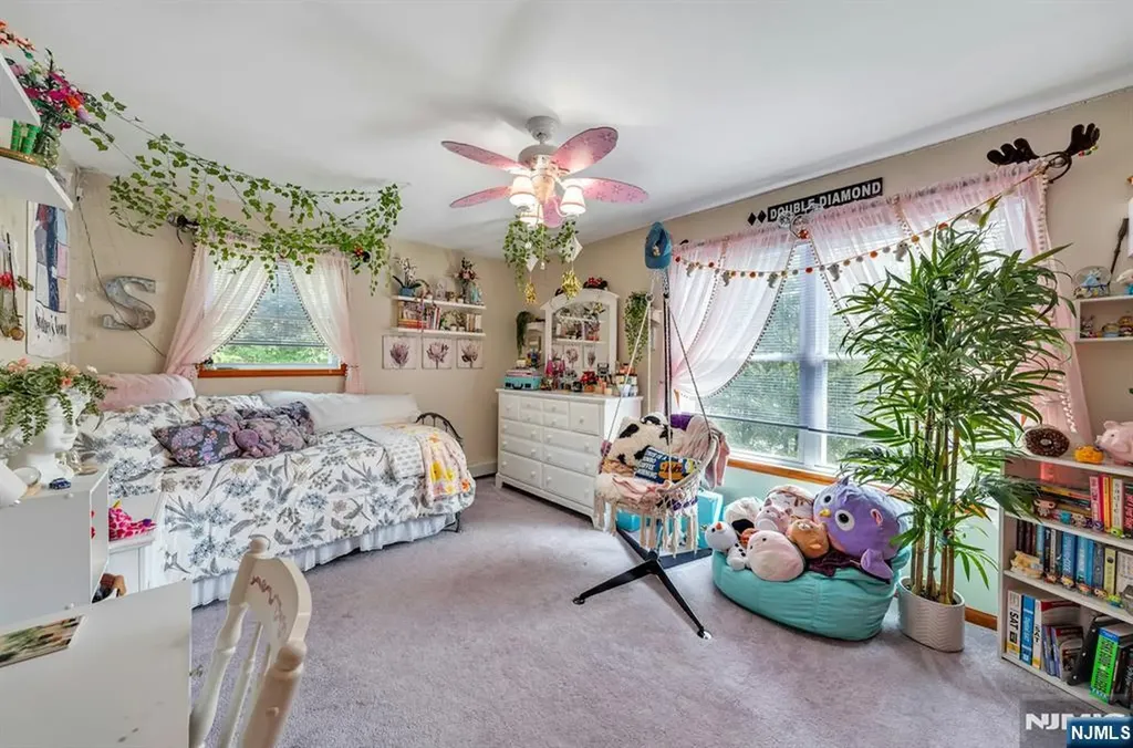 93 E Hillside Drive Bloomingdale NJ 07403