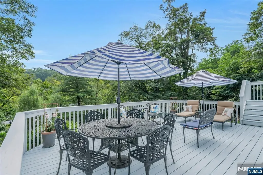 93 E Hillside Drive Bloomingdale NJ 07403