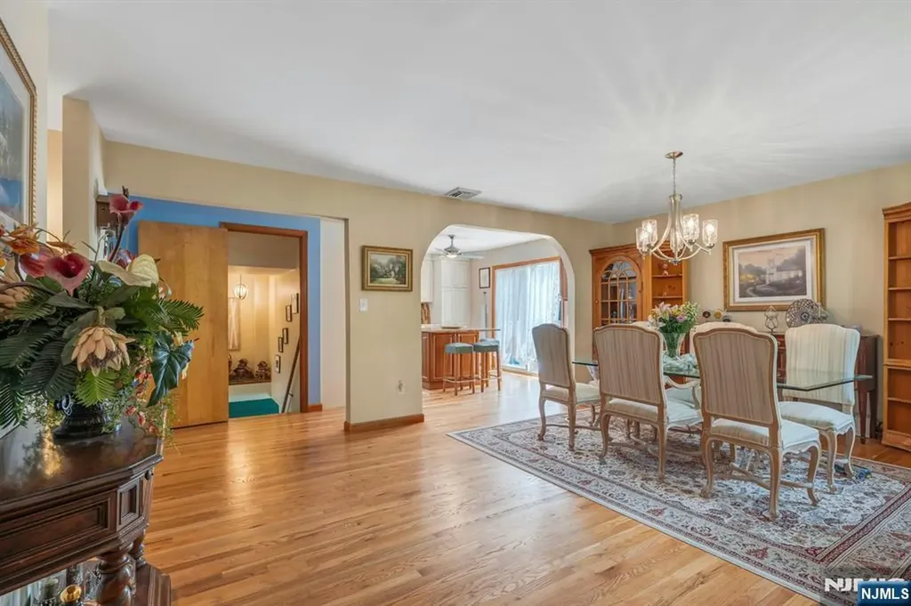 93 E Hillside Drive Bloomingdale NJ 07403