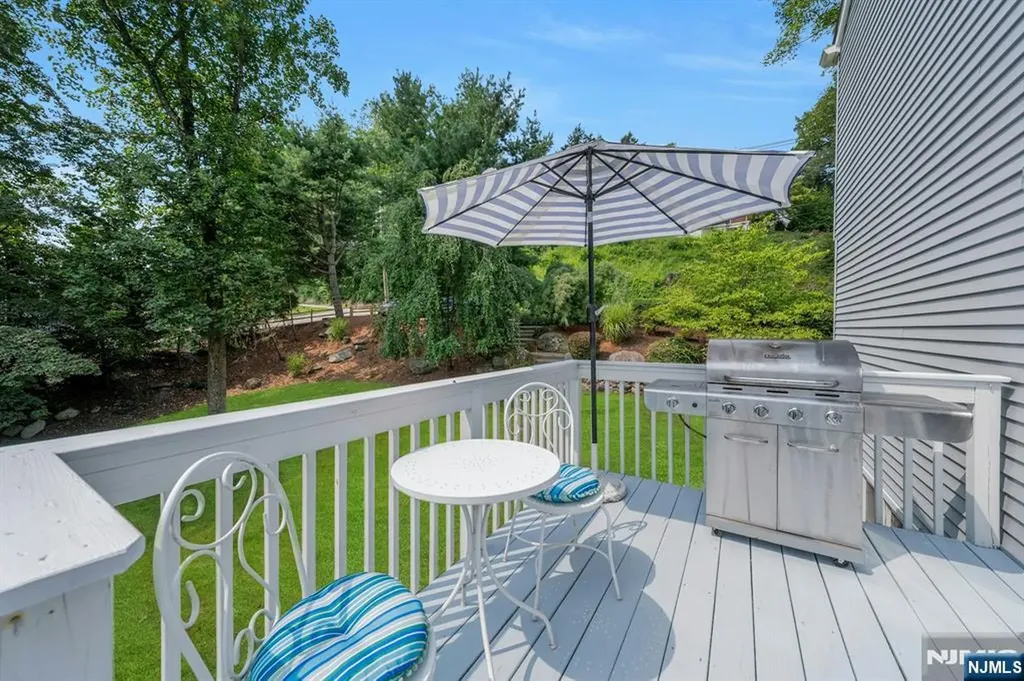 93 E Hillside Drive Bloomingdale NJ 07403