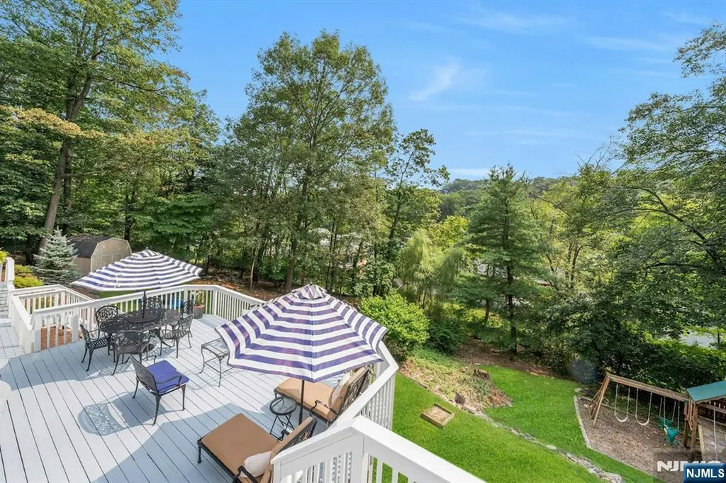 93 E Hillside Drive Bloomingdale NJ 07403