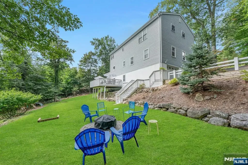 93 E Hillside Drive Bloomingdale NJ 07403