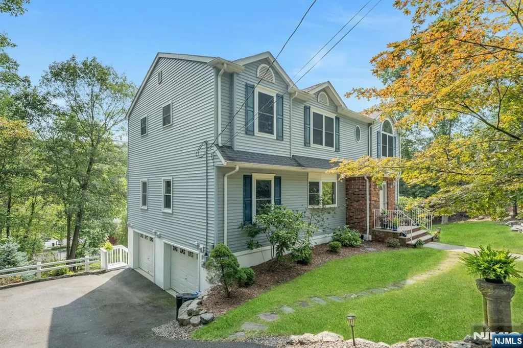 93 E Hillside Drive Bloomingdale NJ 07403