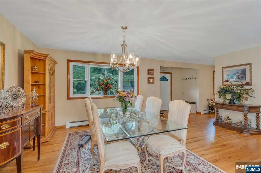 93 E Hillside Drive Bloomingdale NJ 07403