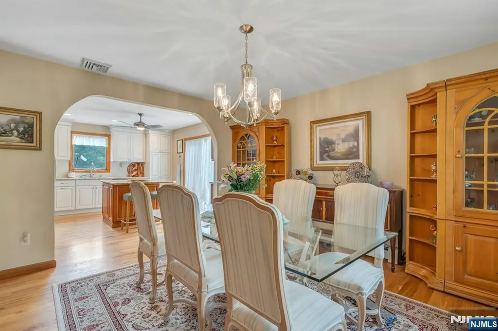 93 E Hillside Drive Bloomingdale NJ 07403