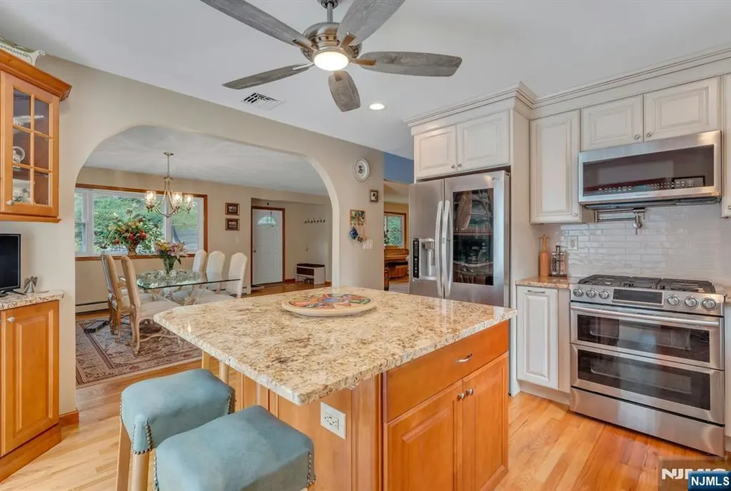 93 E Hillside Drive Bloomingdale NJ 07403