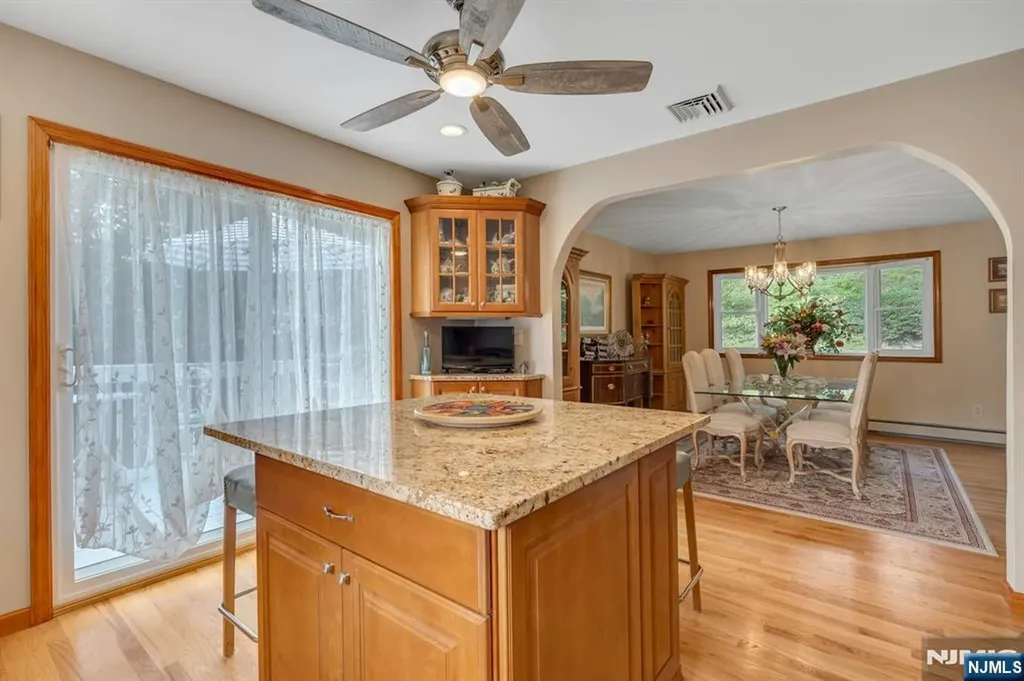 93 E Hillside Drive Bloomingdale NJ 07403