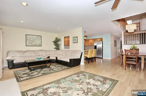 609 Glasmere Road Mahwah NJ 07430