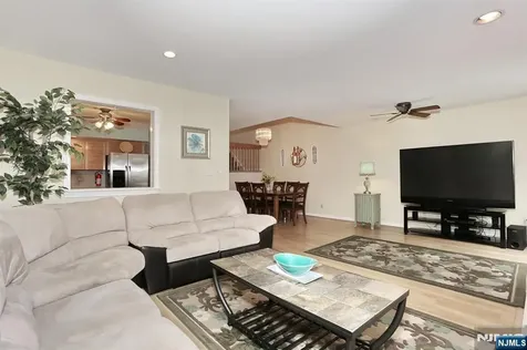 609 Glasmere Road Mahwah NJ 07430