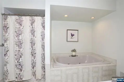609 Glasmere Road Mahwah NJ 07430