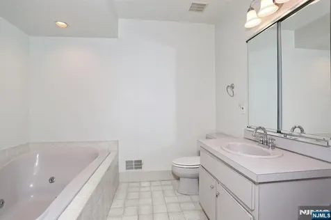 609 Glasmere Road Mahwah NJ 07430
