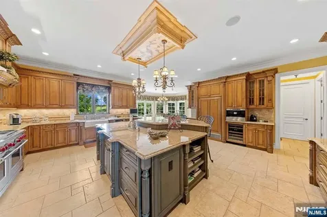 196 Vaccaro Drive Cresskill NJ 07626