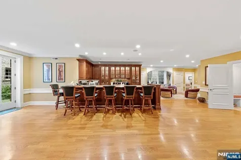 196 Vaccaro Drive Cresskill NJ 07626