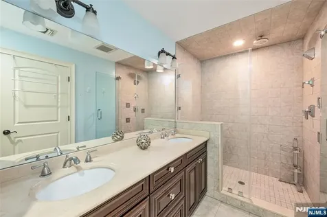418 The Fenway River Edge NJ 07661